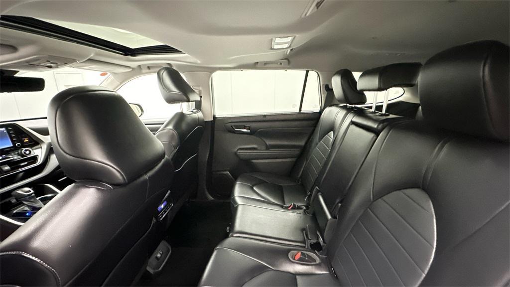 used 2021 Toyota Highlander car, priced at $35,406