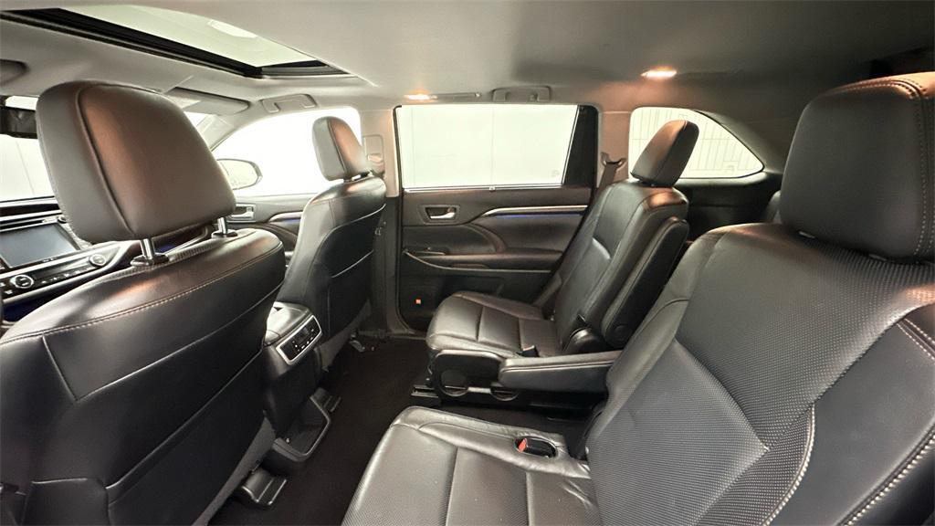 used 2015 Toyota Highlander car, priced at $20,998