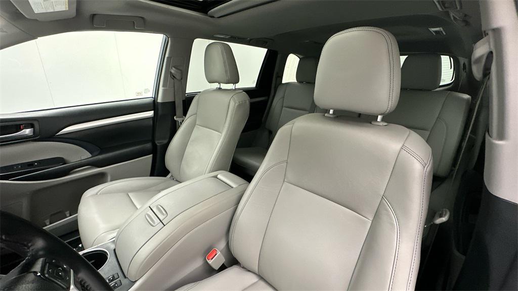 used 2019 Toyota Highlander Hybrid car, priced at $24,855