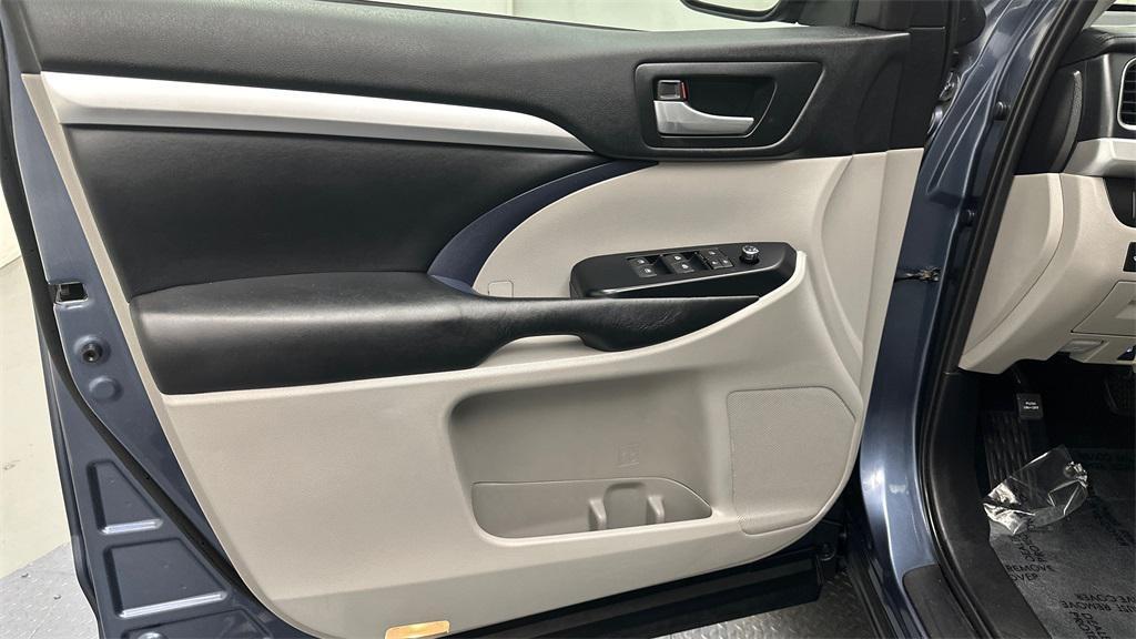 used 2019 Toyota Highlander Hybrid car, priced at $24,855