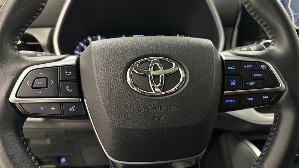 used 2021 Toyota Highlander car, priced at $38,884