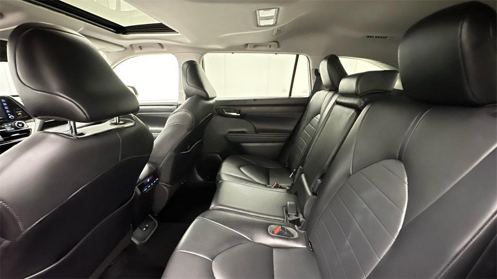 used 2021 Toyota Highlander Hybrid car, priced at $37,687