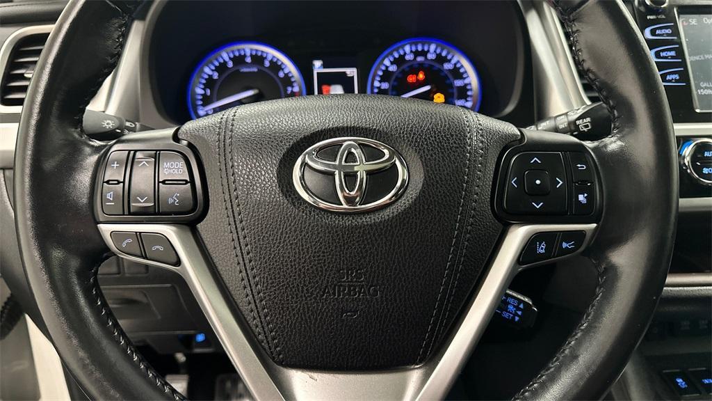 used 2018 Toyota Highlander car, priced at $28,748