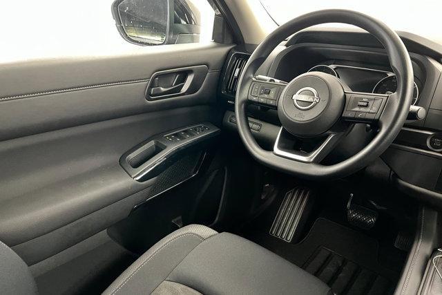 new 2025 Nissan Pathfinder car, priced at $40,475