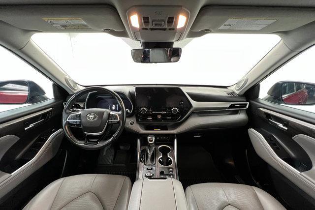 used 2023 Toyota Highlander car, priced at $38,500