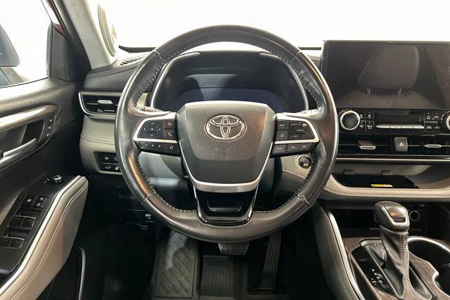 used 2023 Toyota Highlander car, priced at $38,500