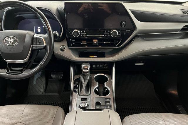 used 2023 Toyota Highlander car, priced at $38,500