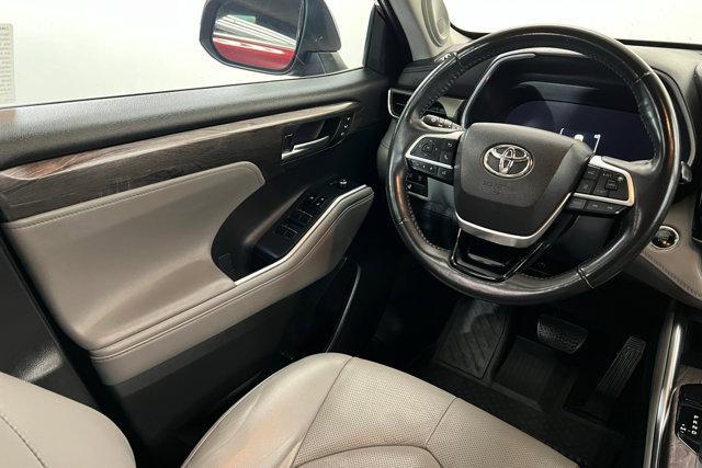 used 2023 Toyota Highlander car, priced at $38,500