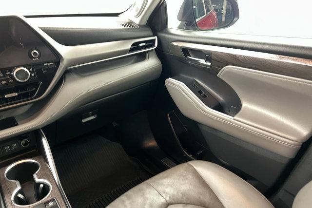 used 2023 Toyota Highlander car, priced at $38,500