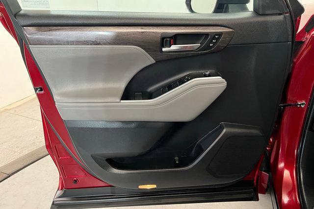 used 2023 Toyota Highlander car, priced at $38,500