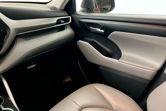 used 2023 Toyota Highlander car, priced at $36,800