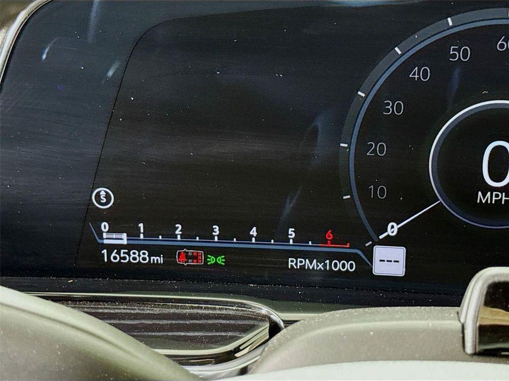 used 2024 Cadillac Escalade ESV car, priced at $85,799