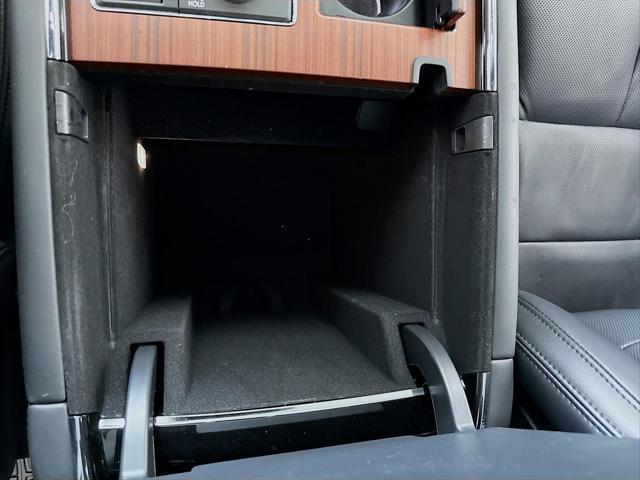 used 2024 Lincoln Navigator car, priced at $86,999