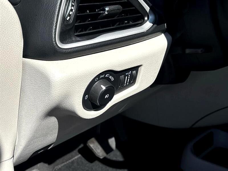 used 2022 Chrysler Pacifica car, priced at $22,433