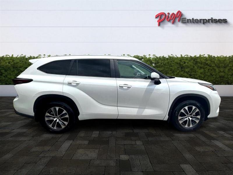 used 2024 Toyota Highlander car, priced at $43,466