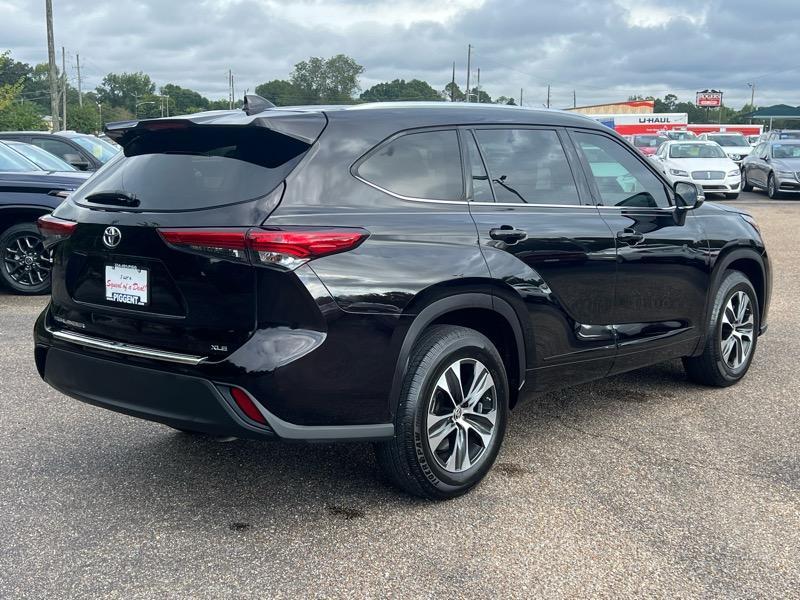 used 2020 Toyota Highlander car, priced at $30,913