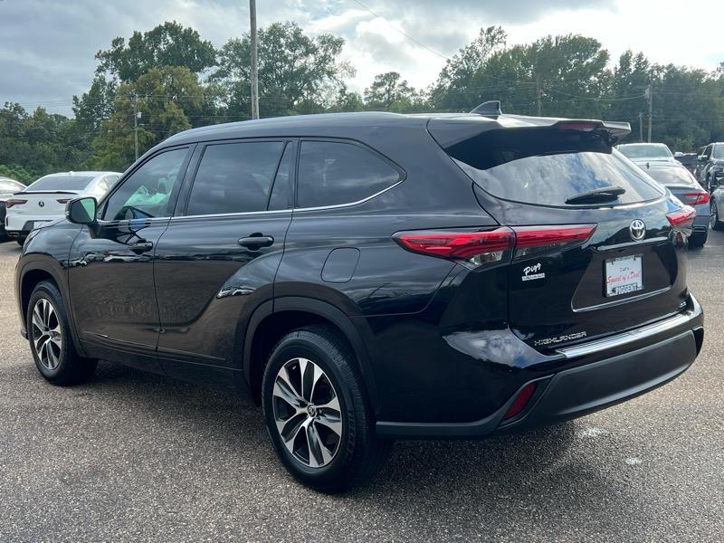 used 2020 Toyota Highlander car, priced at $30,913