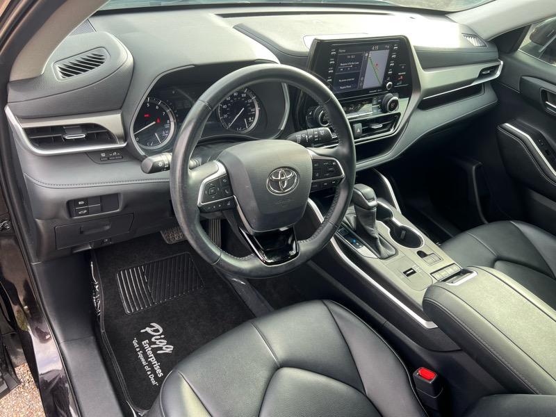 used 2020 Toyota Highlander car, priced at $30,913