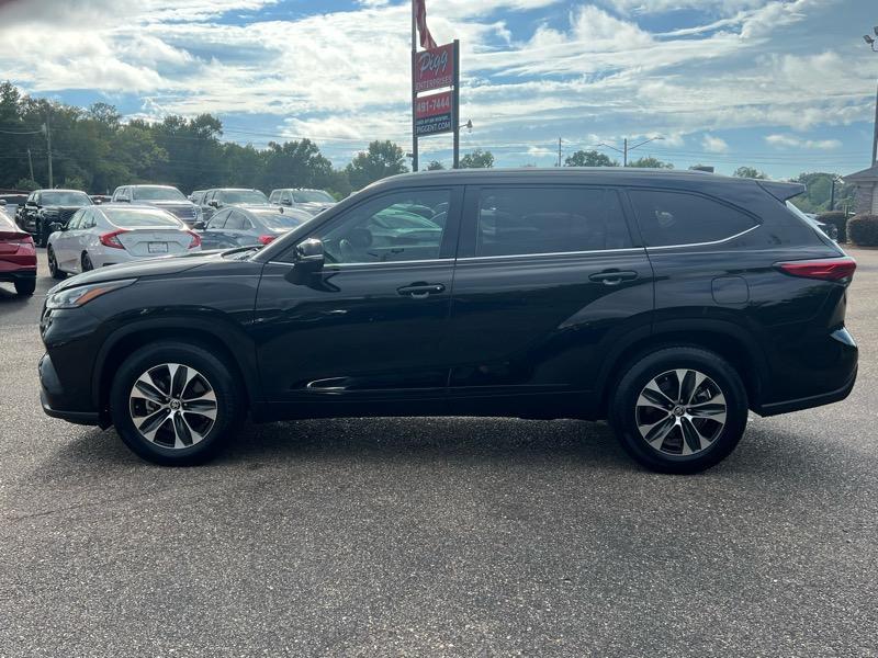 used 2020 Toyota Highlander car, priced at $30,913