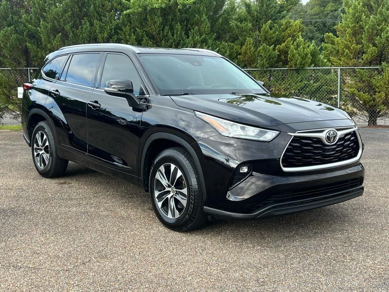 used 2020 Toyota Highlander car, priced at $30,913