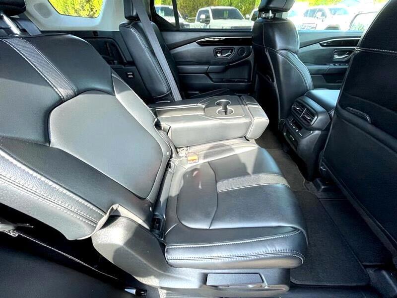 used 2025 Honda Pilot car, priced at $43,966