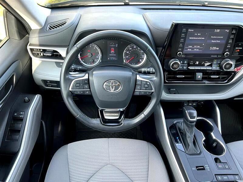 used 2021 Toyota Highlander car, priced at $25,662