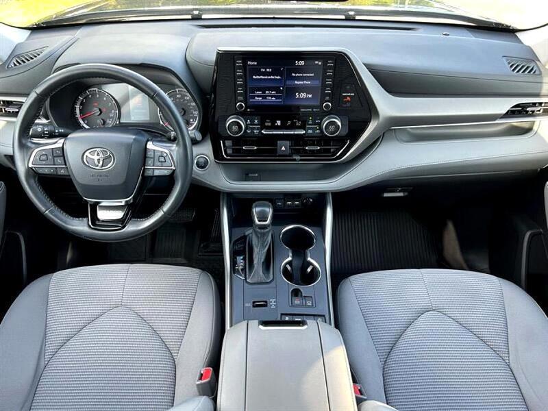 used 2021 Toyota Highlander car, priced at $25,662