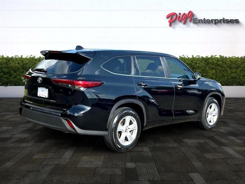 used 2021 Toyota Highlander car, priced at $25,662