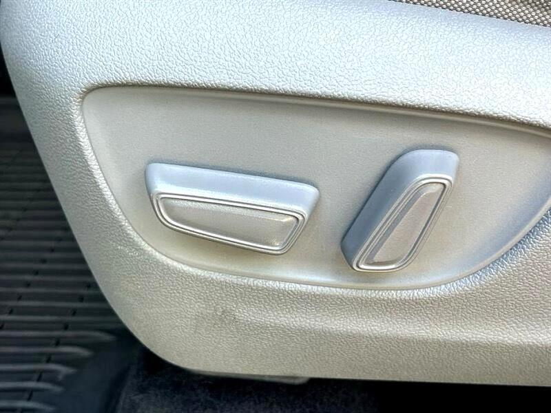 used 2021 Toyota Highlander car, priced at $25,662