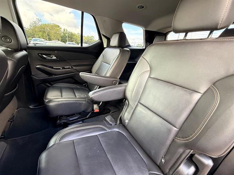 used 2021 Chevrolet Traverse car, priced at $21,833