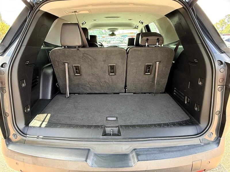used 2021 Chevrolet Traverse car, priced at $21,833