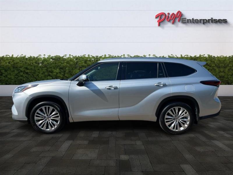 used 2024 Toyota Highlander car, priced at $45,966