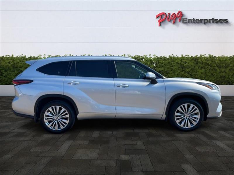 used 2024 Toyota Highlander car, priced at $45,966