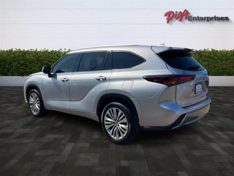 used 2024 Toyota Highlander car, priced at $45,966