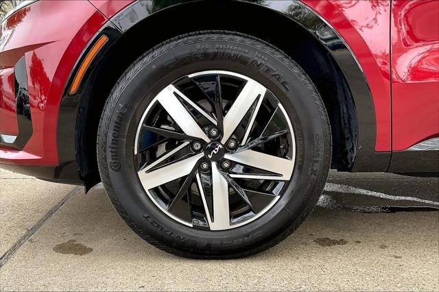 used 2023 Kia Sorento car, priced at $30,147
