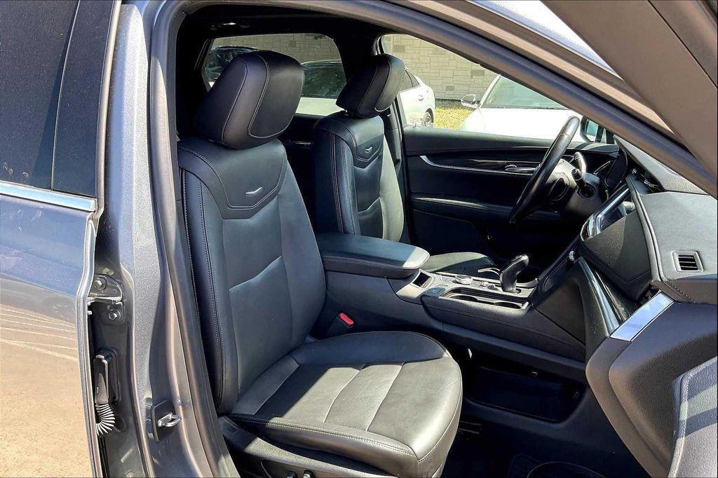 used 2021 Cadillac XT5 car, priced at $20,798