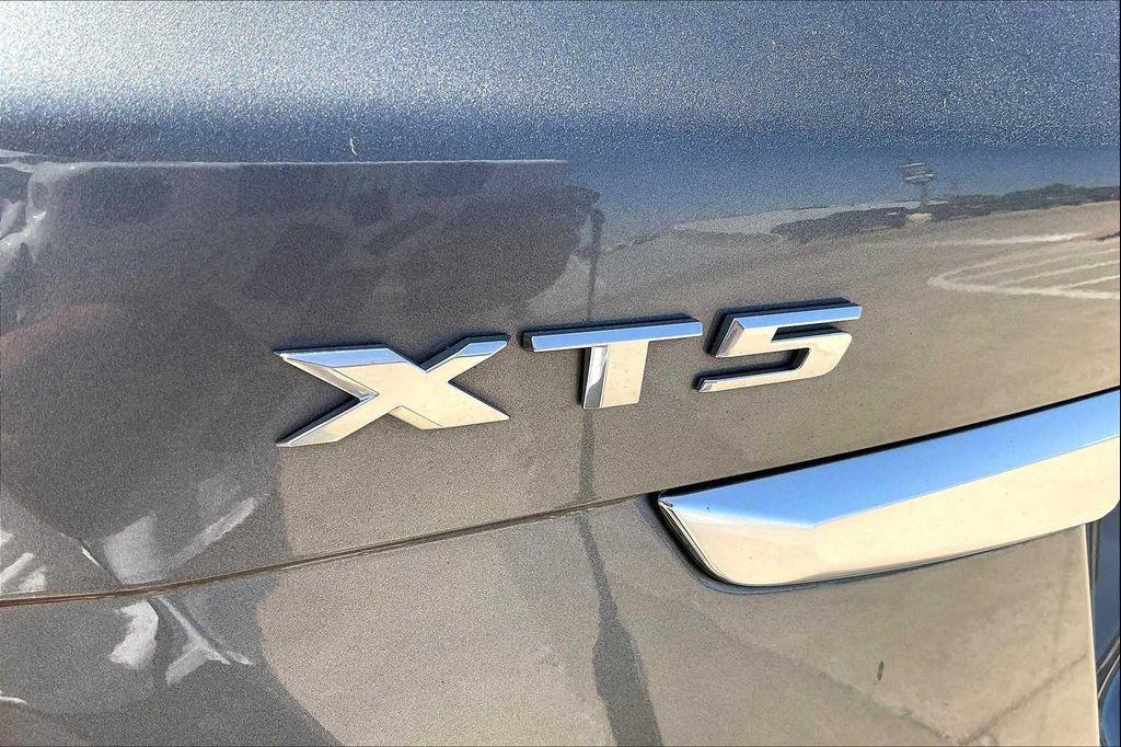 used 2021 Cadillac XT5 car, priced at $20,798