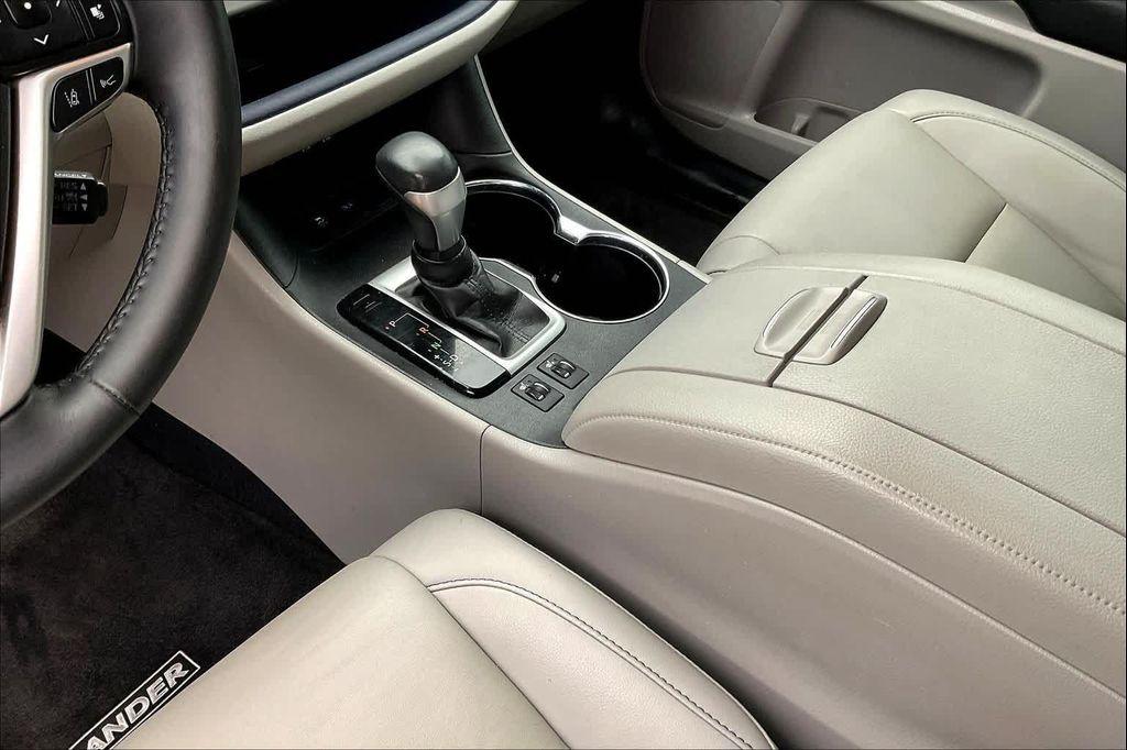 used 2019 Toyota Highlander car, priced at $23,341