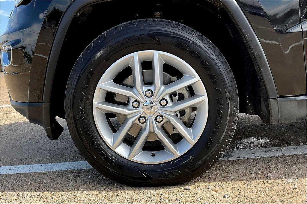 used 2018 Jeep Grand Cherokee car, priced at $13,151
