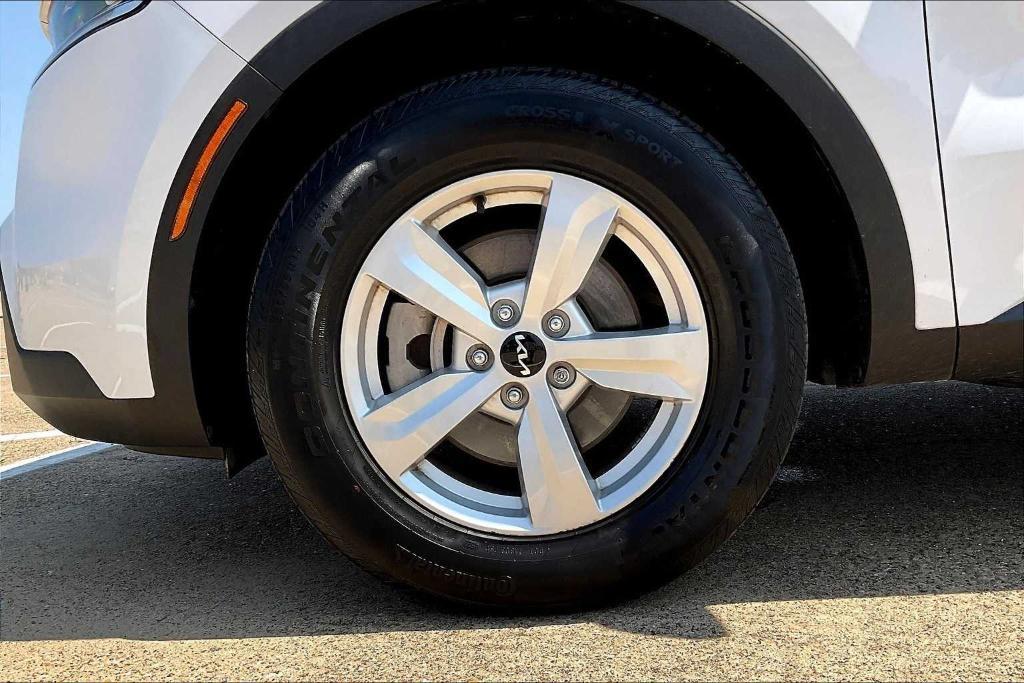 used 2023 Kia Sorento car, priced at $25,896