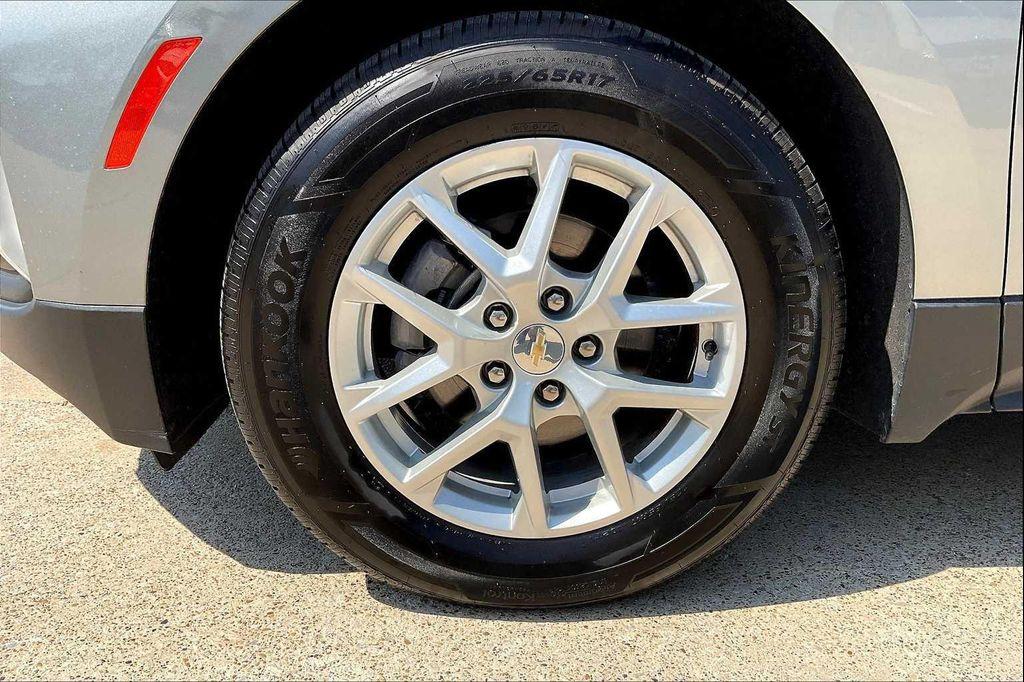 used 2023 Chevrolet Equinox car, priced at $18,994