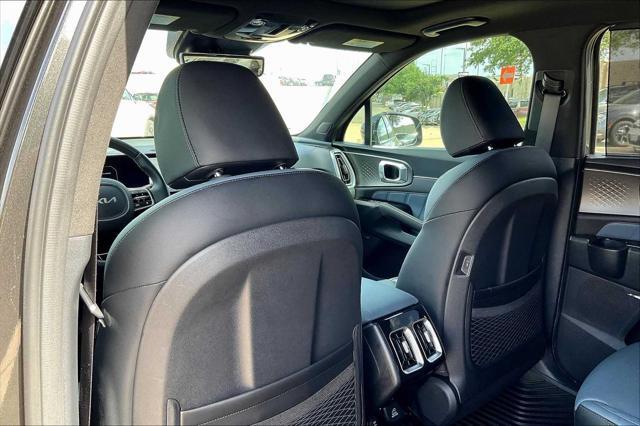 used 2025 Kia Sorento Hybrid car, priced at $42,309