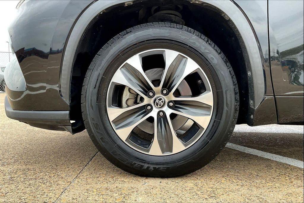 used 2021 Toyota Highlander car, priced at $27,693