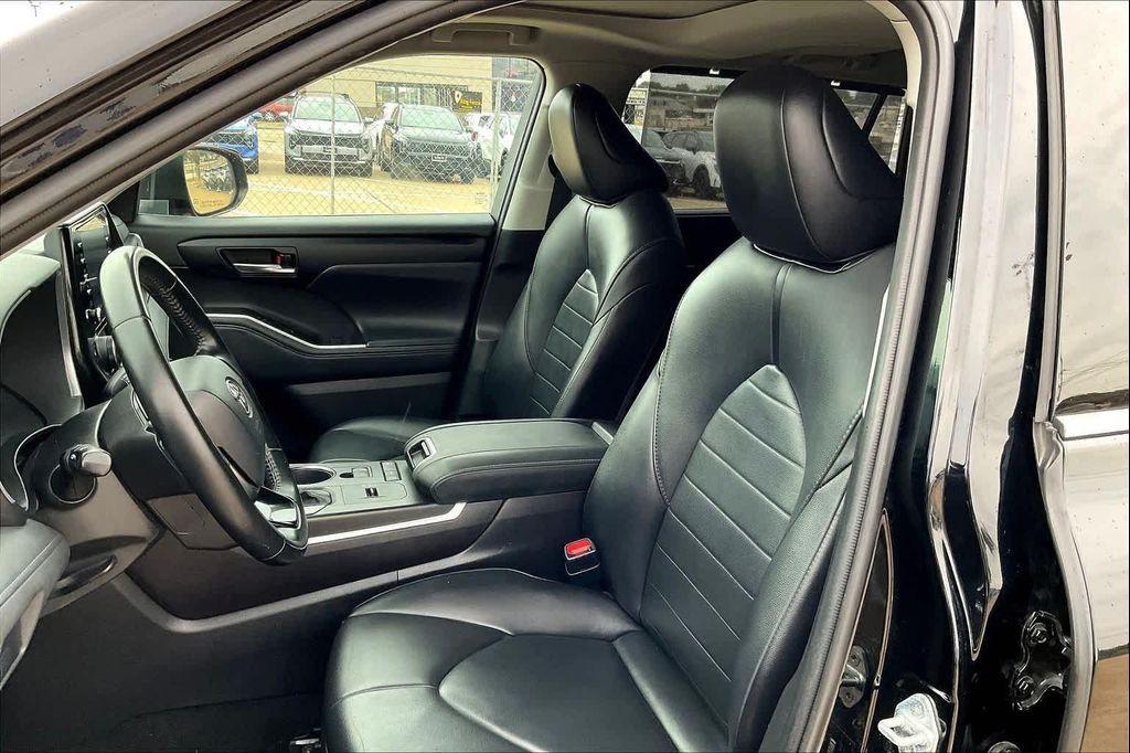 used 2021 Toyota Highlander car, priced at $27,693