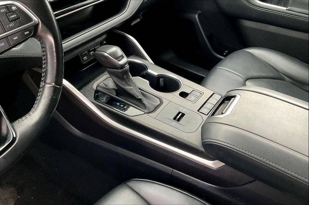 used 2021 Toyota Highlander car, priced at $27,693
