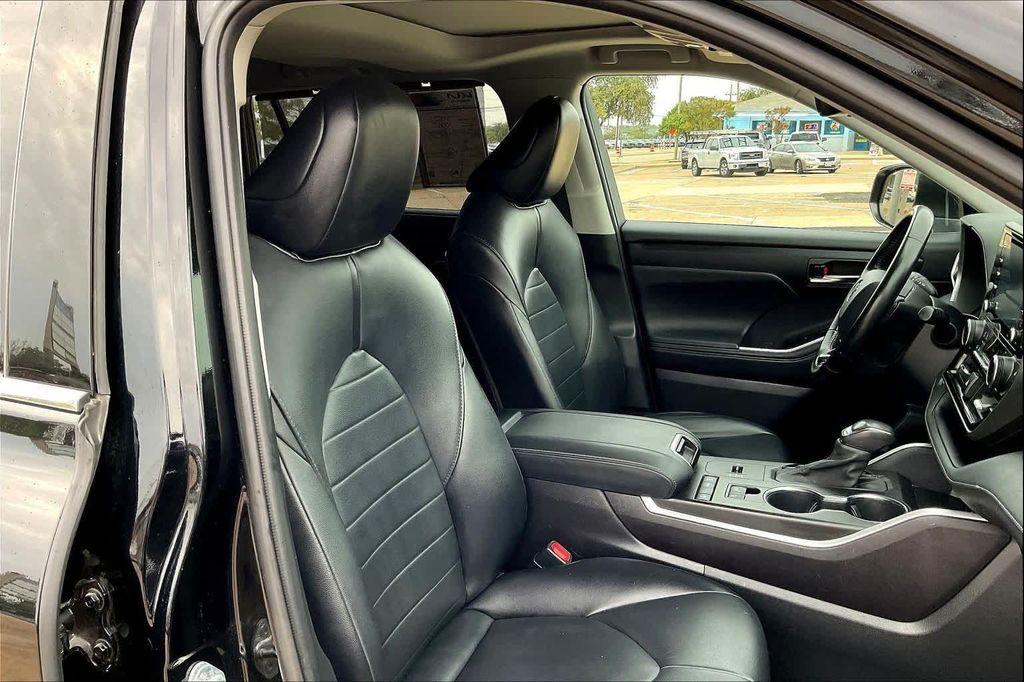 used 2021 Toyota Highlander car, priced at $27,693
