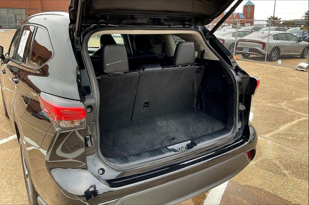 used 2021 Toyota Highlander car, priced at $27,693