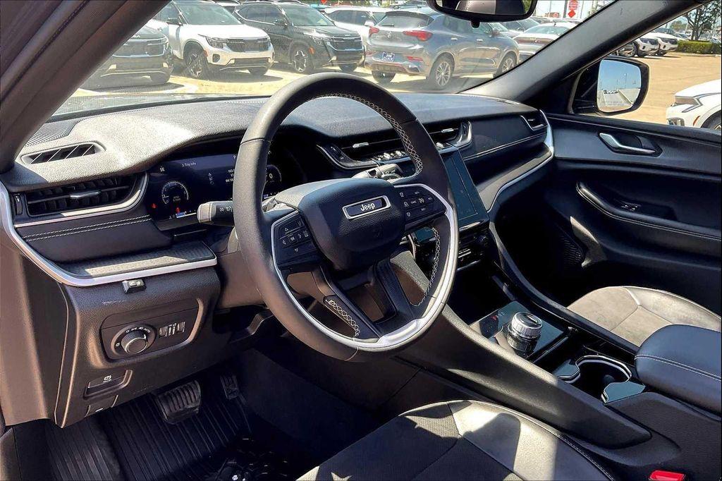 used 2023 Jeep Grand Cherokee car, priced at $31,191