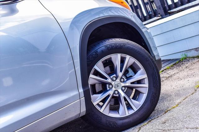 used 2014 Toyota Highlander car, priced at $15,811