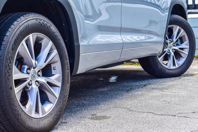 used 2014 Toyota Highlander car, priced at $15,811